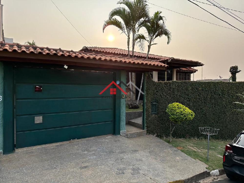 Casa 3 dormitórios, bairro super privilegiado e próximo ao centro.