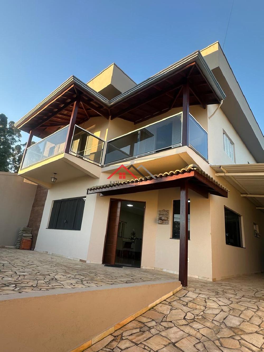 Excelente casa com 3 dormitórios/Serra Negra-SP