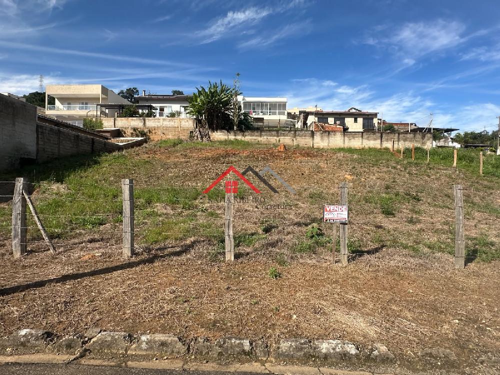 Terreno residencial com 450m² no Suiza Park/Serra Negra/SP