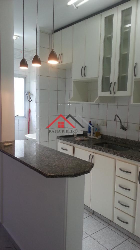 Apartamento 02 dormitórios sendo uma suite.